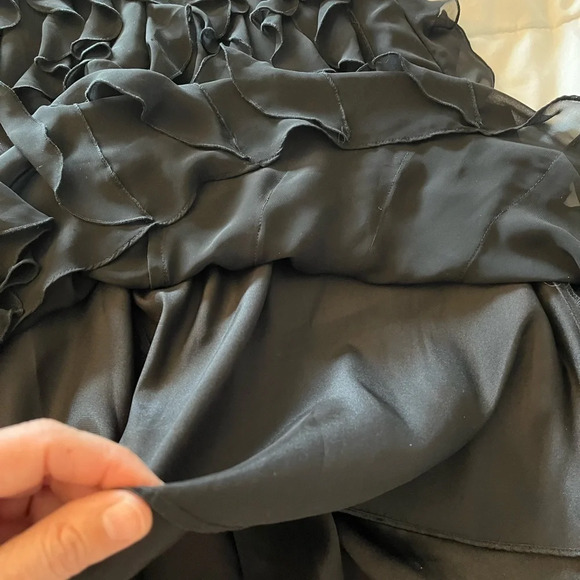 White House black market formal
Black strapless dress size 4 Prom, Party edgy - Picture 8 of 13